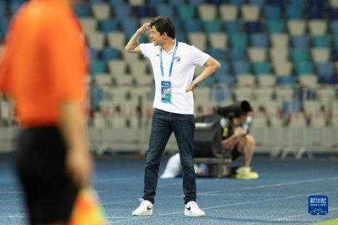 男人亲摸下面激烈视频