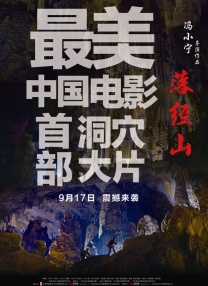 只盯着小伙子的护士